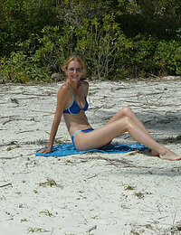 Amateur blonde with long hair in bathtub